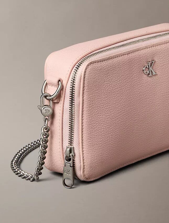Minimalistyczna torba na aparat z monogramem Minimalistyczna torba na aparat z monogramem