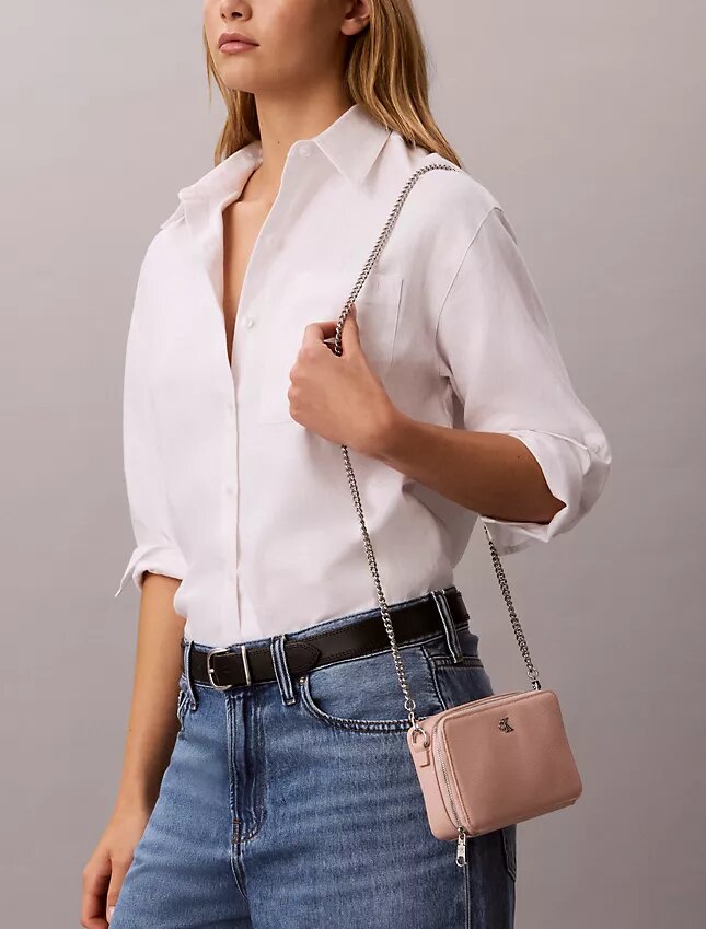Minimalistyczna torba na aparat z monogramem Minimalistyczna torba na aparat z monogramem