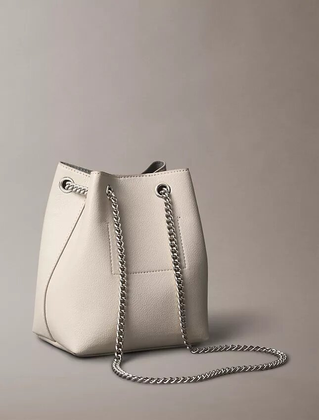 Minimalistyczna torba typu bucket z Monogramem Minimalistyczna torba typu bucket z Monogramem