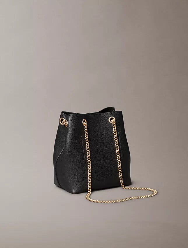 Minimalistyczna torba typu bucket z Monogramem Minimalistyczna torba typu bucket z Monogramem