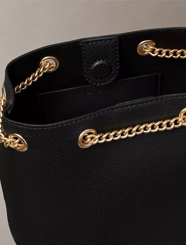 Minimalistyczna torba typu bucket z Monogramem Minimalistyczna torba typu bucket z Monogramem