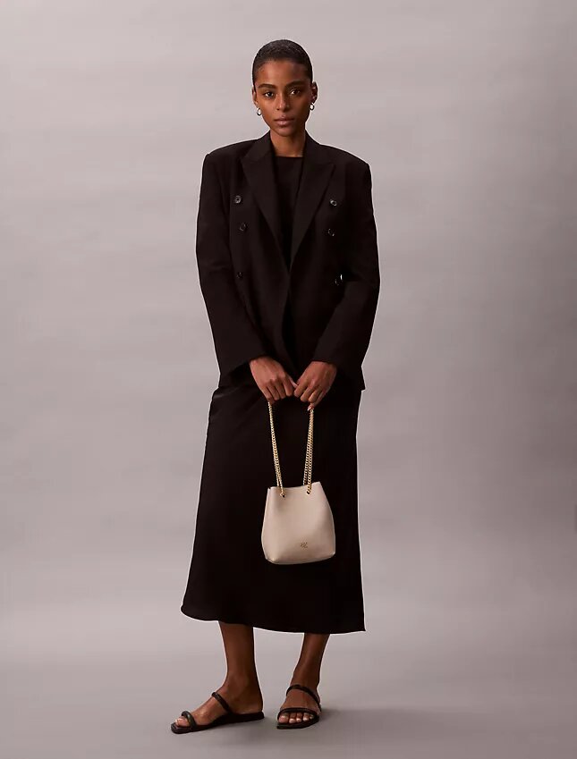 Minimalistyczna torba typu bucket z Monogramem Minimalistyczna torba typu bucket z Monogramem