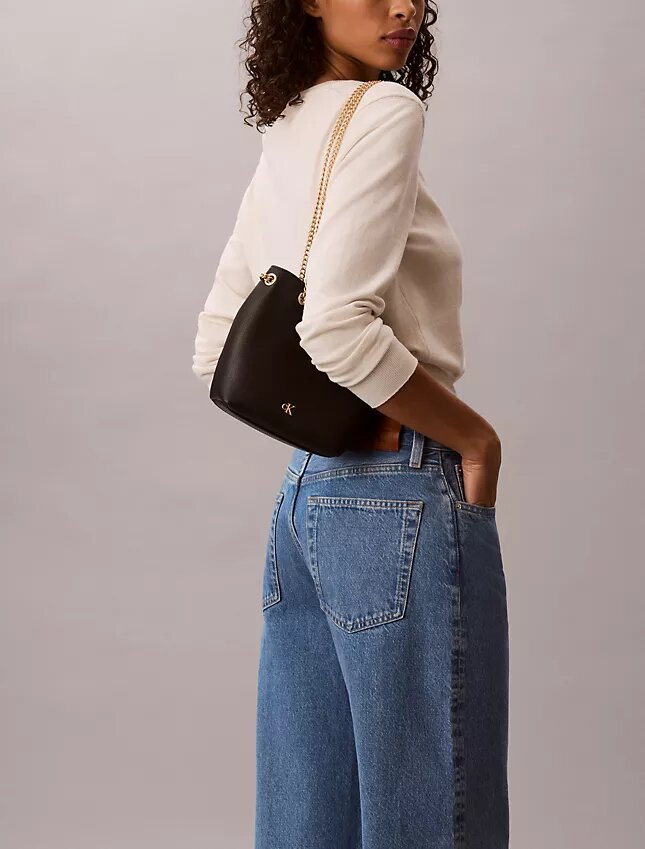 Minimalistyczna torba typu bucket z Monogramem Minimalistyczna torba typu bucket z Monogramem