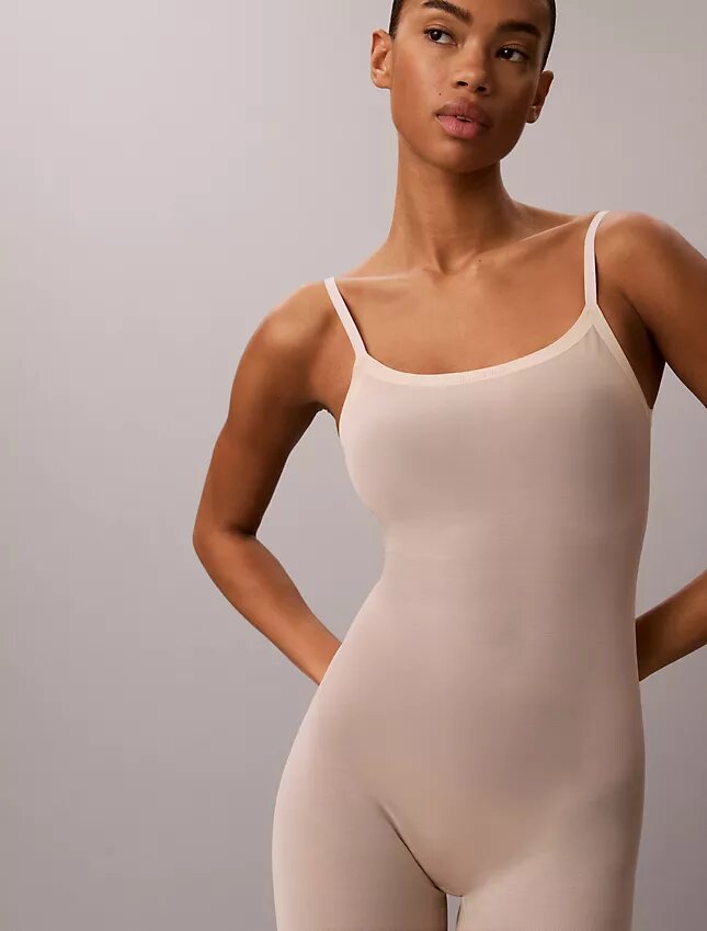 Minimalistyczny body z siateczki sięgające do połowy uda Minimalistyczny body z siateczki sięgające do połowy uda