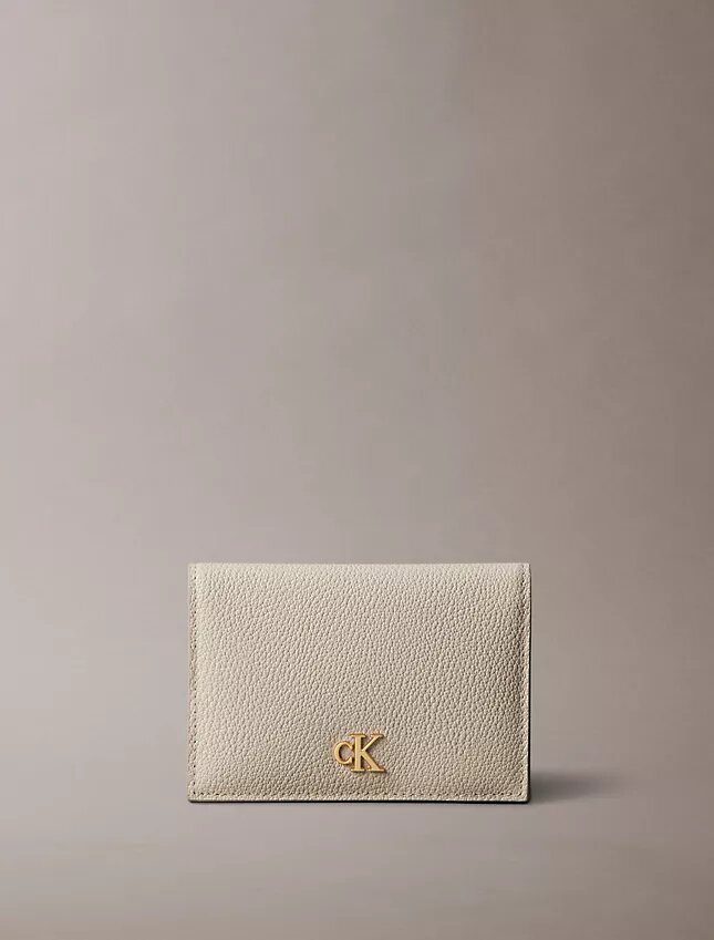 Minimalistyczny portfel z klapką z Monogramem Minimalistyczny portfel z klapką z Monogramem