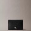 Minimalistyczny portfel z klapką z Monogramem Minimalistyczny portfel z klapką z Monogramem