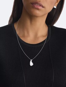 Naszyjnik o minimalistycznym, organicznym kształcie Naszyjnik o minimalistycznym, organicznym kształcie
