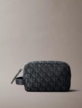 Niesamowita kosmetyczka z Monogramem