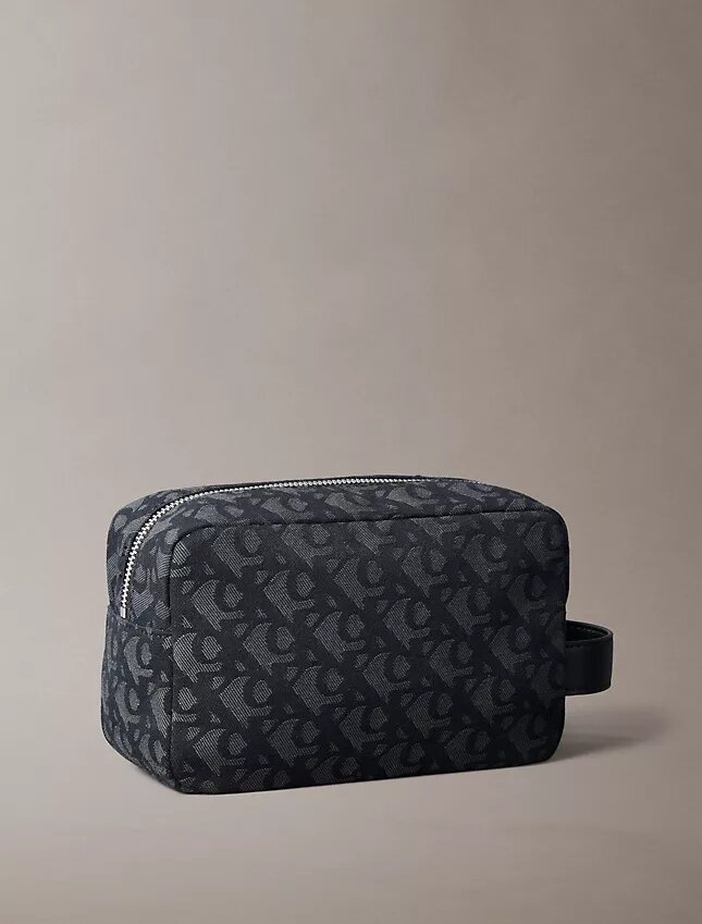 Niesamowita kosmetyczka z Monogramem Niesamowita kosmetyczka z Monogramem