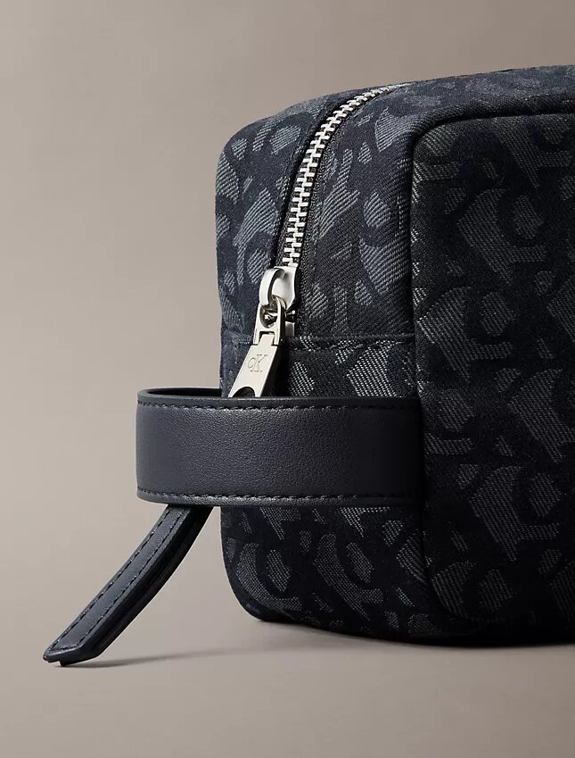 Niesamowita kosmetyczka z Monogramem Niesamowita kosmetyczka z Monogramem