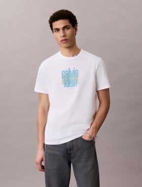 Nowoczesna koszulka z graficznym logo Calvin Klein