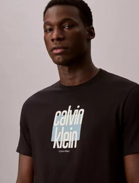 Nowoczesna koszulka z graficznym logo Calvin Klein