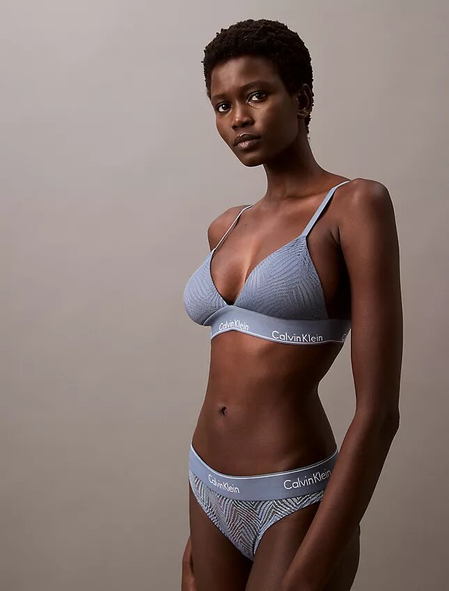 Nowoczesna, lekko wyściełana Bralette trójkątna z koronką Nowoczesna, lekko wyściełana Bralette trójkątna z koronką