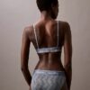 Nowoczesna, lekko wyściełana Bralette trójkątna z koronką Nowoczesna, lekko wyściełana Bralette trójkątna z koronką