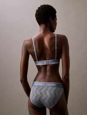 Nowoczesna, lekko wyściełana Bralette trójkątna z koronką Nowoczesna, lekko wyściełana Bralette trójkątna z koronką