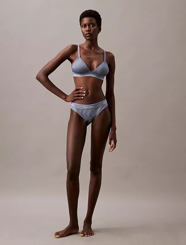 Nowoczesna, lekko wyściełana Bralette trójkątna z koronką Nowoczesna, lekko wyściełana Bralette trójkątna z koronką