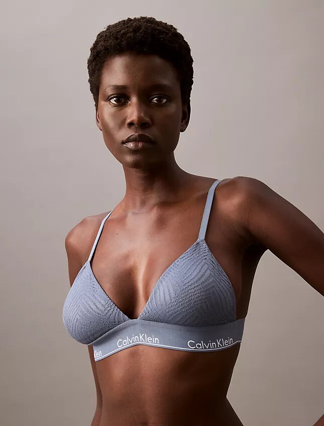 Nowoczesna, lekko wyściełana Bralette trójkątna z koronką Nowoczesna, lekko wyściełana Bralette trójkątna z koronką