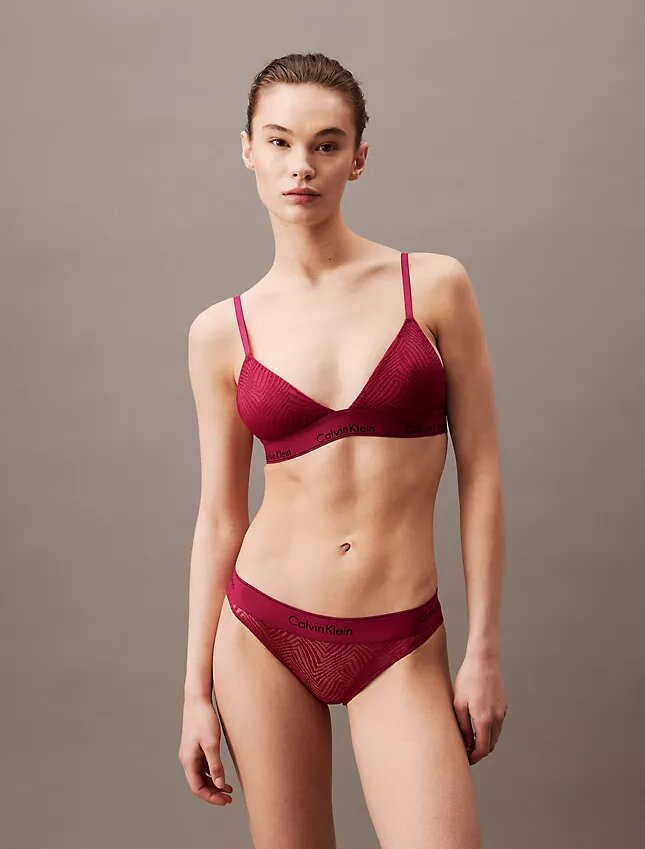 Nowoczesna, lekko wyściełana Bralette trójkątna z koronką Nowoczesna, lekko wyściełana Bralette trójkątna z koronką