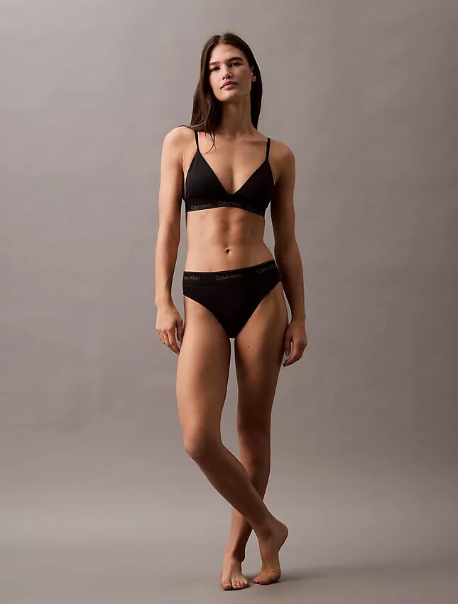 Nowoczesne Bikini z logo na dółach Nowoczesne Bikini z logo na dółach