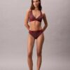 Nowoczesne Bikini z logo na dółach Nowoczesne Bikini z logo na dółach