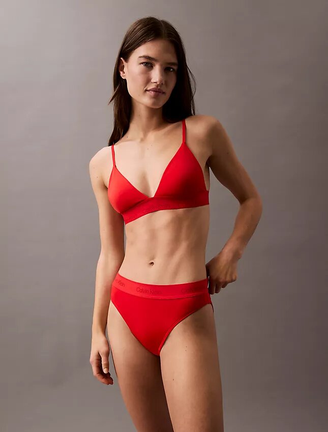 Nowoczesne Bikini z logo na dółach Nowoczesne Bikini z logo na dółach