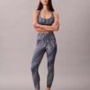 Nowoczesne legginsy z nadrukiem sportowym, z wysokim stanem i długością 7/8 Nowoczesne legginsy z nadrukiem sportowym, z wysokim stanem i długością 7/8