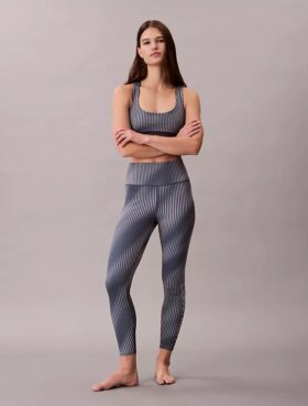 Nowoczesne legginsy z nadrukiem sportowym, z wysokim stanem i długością 7/8 Nowoczesne legginsy z nadrukiem sportowym, z wysokim stanem i długością 7/8