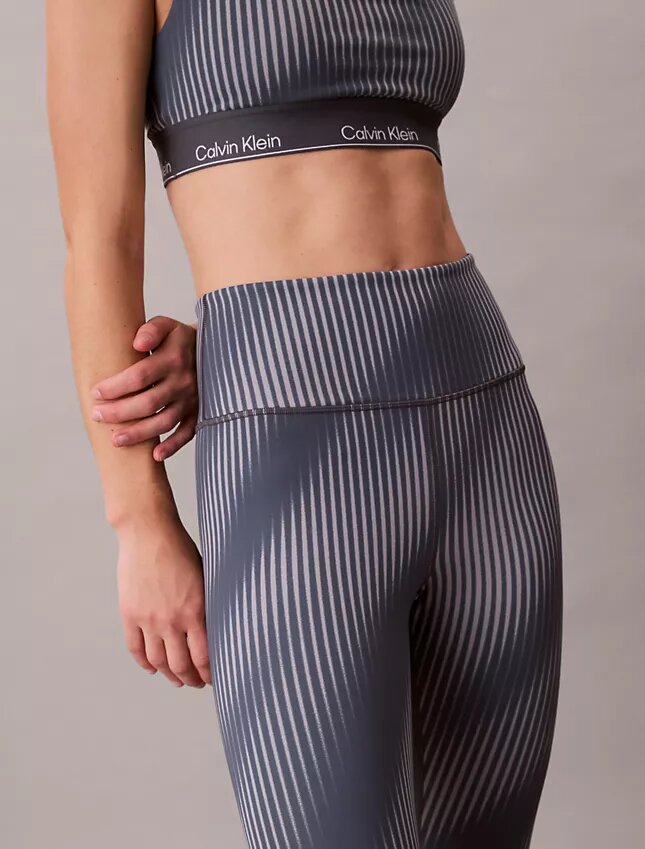 Nowoczesne legginsy z nadrukiem sportowym, z wysokim stanem i długością 7/8 Nowoczesne legginsy z nadrukiem sportowym, z wysokim stanem i długością 7/8