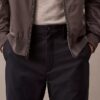Nowoczesne spodnie chino z elastycznego materiału Nowoczesne spodnie chino z elastycznego materiału