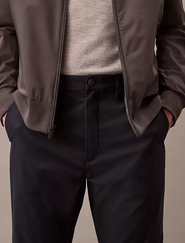 Nowoczesne spodnie chino z elastycznego materiału Nowoczesne spodnie chino z elastycznego materiału