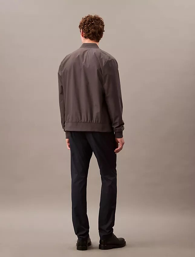 Nowoczesne spodnie chino z elastycznego materiału Nowoczesne spodnie chino z elastycznego materiału