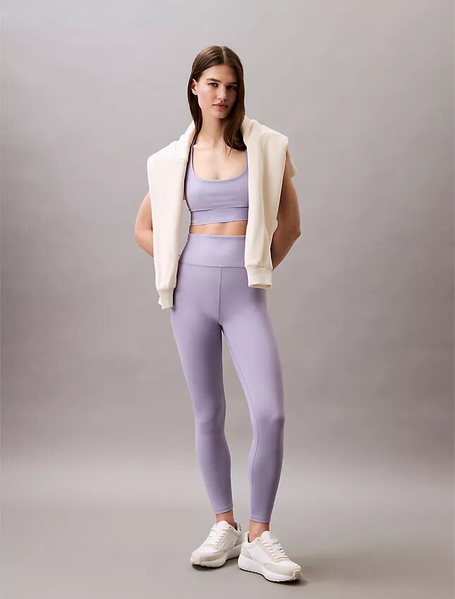 Nowoczesne sportowe legginsy z wysokim stanem i długością 7/8 Nowoczesne sportowe legginsy z wysokim stanem i długością 7/8