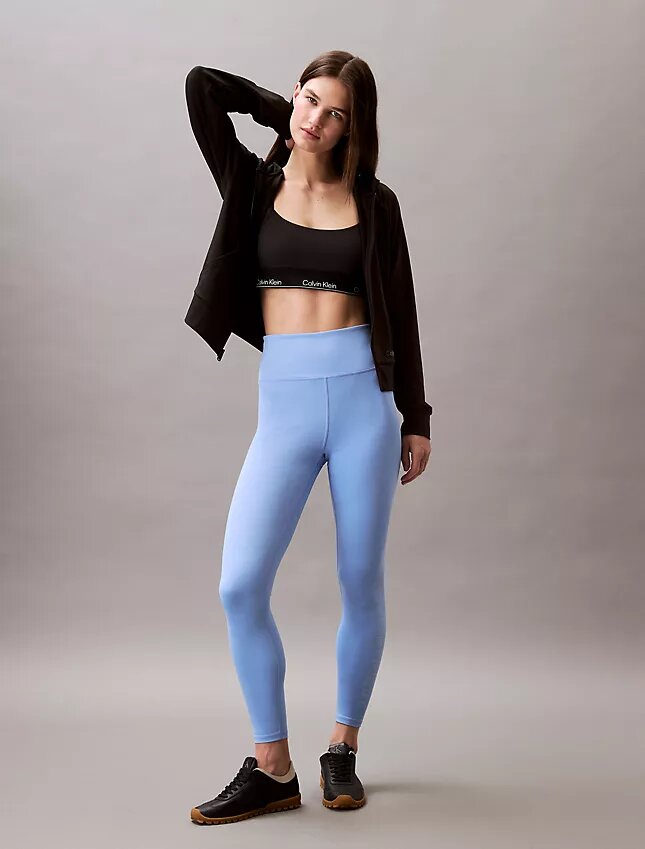 Nowoczesne sportowe legginsy z wysokim stanem i długością 7/8 Nowoczesne sportowe legginsy z wysokim stanem i długością 7/8