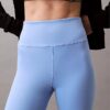 Nowoczesne sportowe legginsy z wysokim stanem i długością 7/8 Nowoczesne sportowe legginsy z wysokim stanem i długością 7/8
