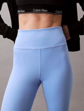 Nowoczesne sportowe legginsy z wysokim stanem i długością 7/8 Nowoczesne sportowe legginsy z wysokim stanem i długością 7/8