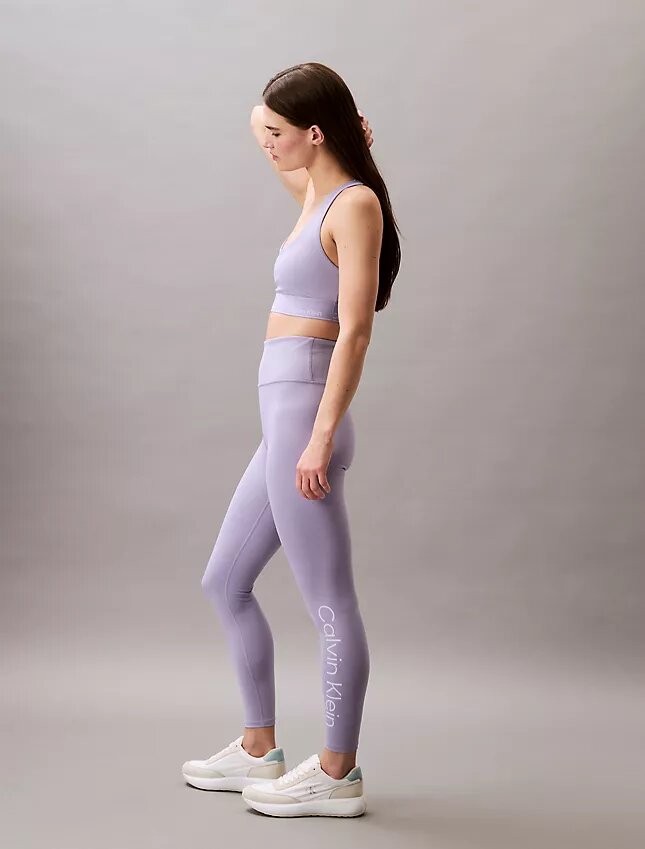 Nowoczesne sportowe legginsy z wysokim stanem i długością 7/8 Nowoczesne sportowe legginsy z wysokim stanem i długością 7/8