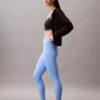Nowoczesne sportowe legginsy z wysokim stanem i długością 7/8 Nowoczesne sportowe legginsy z wysokim stanem i długością 7/8