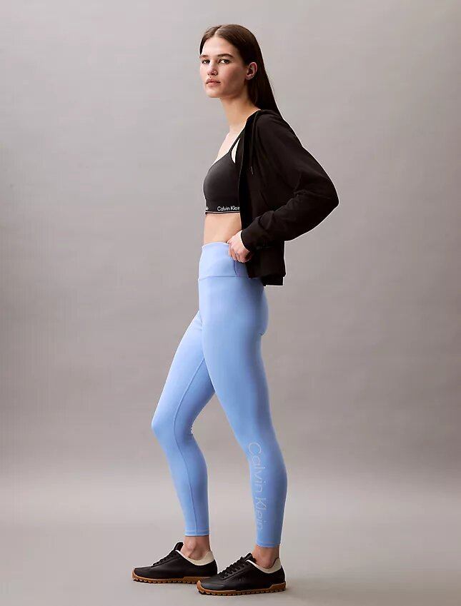 Nowoczesne sportowe legginsy z wysokim stanem i długością 7/8 Nowoczesne sportowe legginsy z wysokim stanem i długością 7/8
