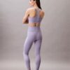 Nowoczesne sportowe legginsy z wysokim stanem i długością 7/8 Nowoczesne sportowe legginsy z wysokim stanem i długością 7/8