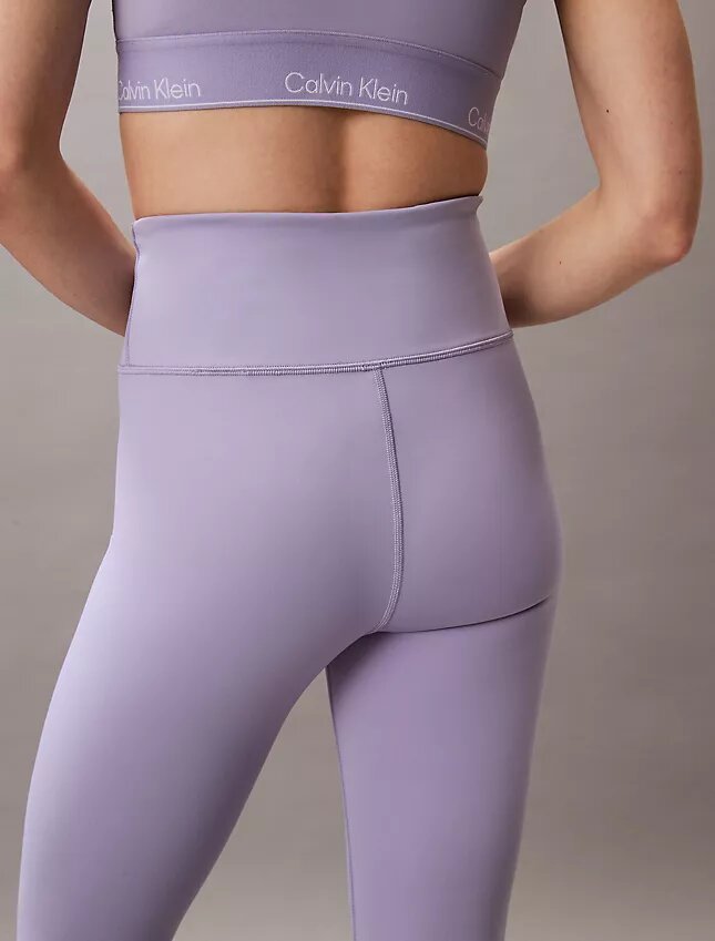 Nowoczesne sportowe legginsy z wysokim stanem i długością 7/8 Nowoczesne sportowe legginsy z wysokim stanem i długością 7/8