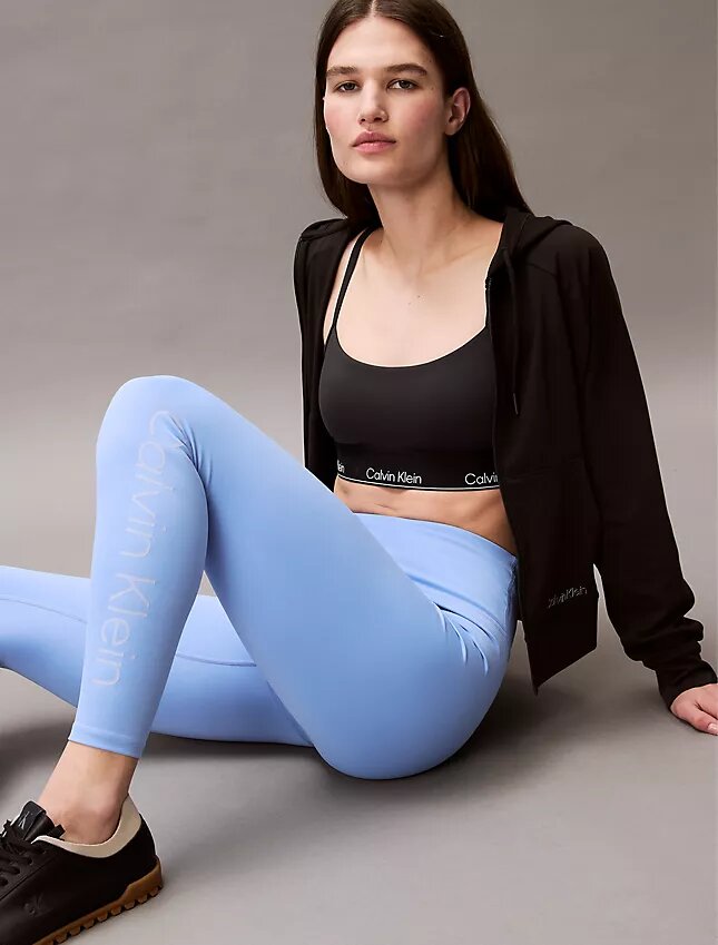 Nowoczesne sportowe legginsy z wysokim stanem i długością 7/8 Nowoczesne sportowe legginsy z wysokim stanem i długością 7/8