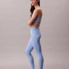 Nowoczesne sportowe legginsy z wysokim stanem i logo w pasie, o długości 7/8 Nowoczesne sportowe legginsy z wysokim stanem i logo w pasie, o długości 7/8