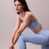 Nowoczesne sportowe legginsy z wysokim stanem i logo w pasie, o długości 7/8 Nowoczesne sportowe legginsy z wysokim stanem i logo w pasie, o długości 7/8