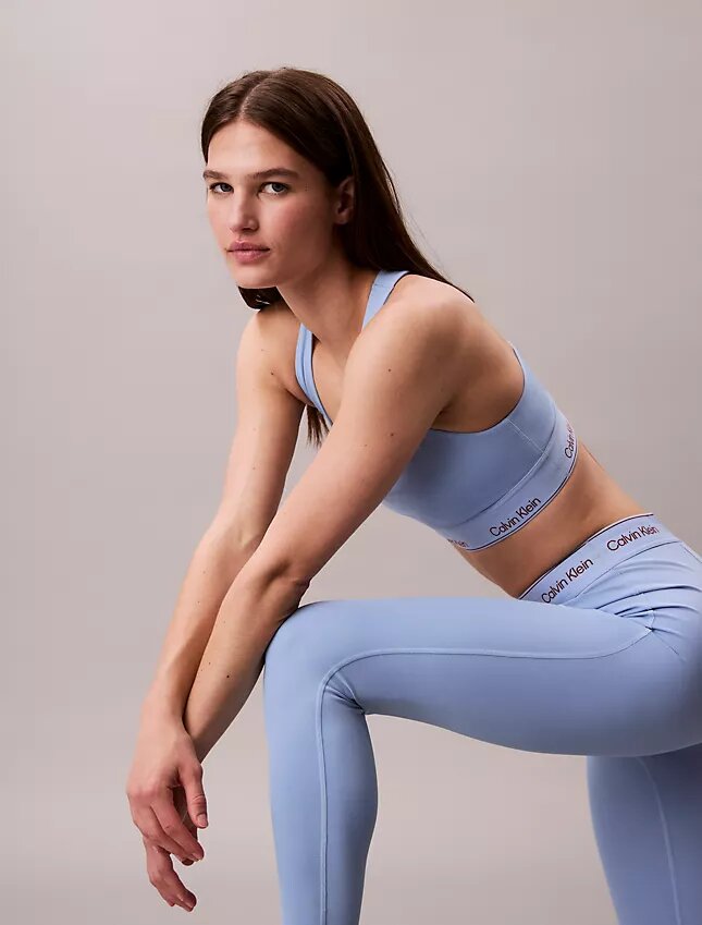 Nowoczesne sportowe legginsy z wysokim stanem i logo w pasie, o długości 7/8 Nowoczesne sportowe legginsy z wysokim stanem i logo w pasie, o długości 7/8