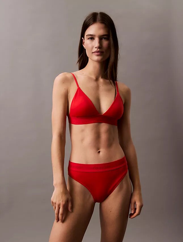 Nowoczesny trójkątny top do bikini z logo Nowoczesny trójkątny top do bikini z logo