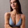 Nowoczesny trójkątny top do bikini z logo Nowoczesny trójkątny top do bikini z logo