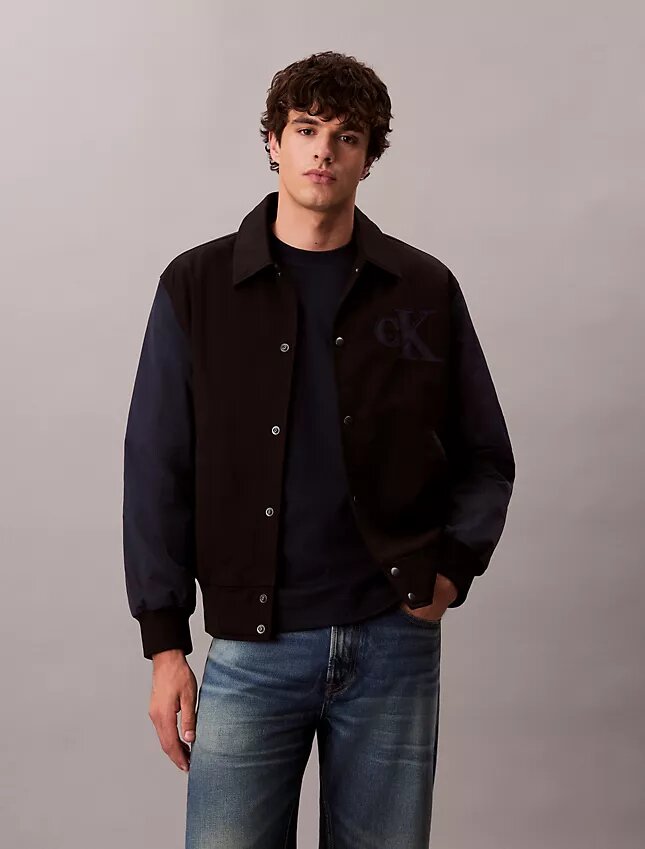 Nylonowo-bawełniana kurtka bomberka w stylu varsity Nylonowo-bawełniana kurtka bomberka w stylu varsity