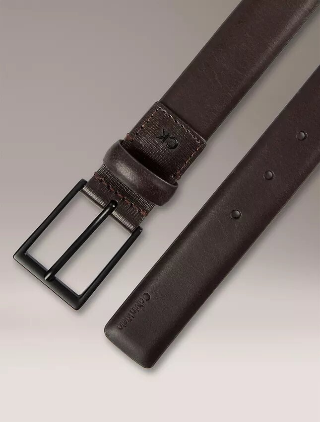 Pasek z wytłoczonym logo i klamrą typu harness Pasek z wytłoczonym logo i klamrą typu harness