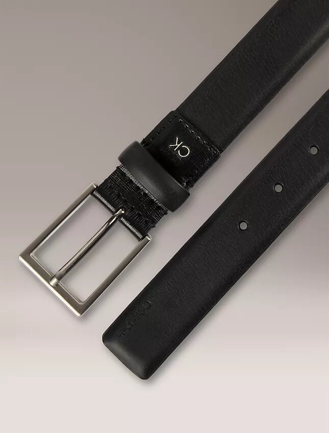 Pasek z wytłoczonym logo i klamrą typu harness Pasek z wytłoczonym logo i klamrą typu harness