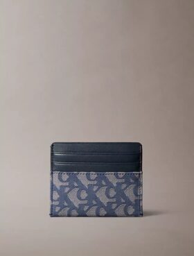 Portfel na karty z monogramem na całej powierzchni
